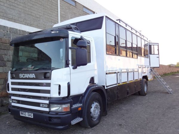 Spacious rough terrain built safari truck